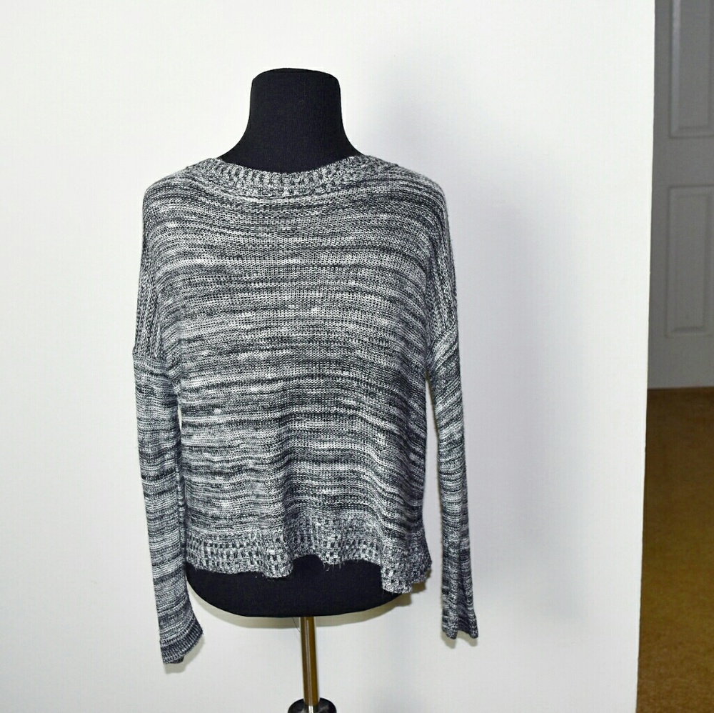 Super Cute Grey Ruffle Trim Top - Picture 2 of 2